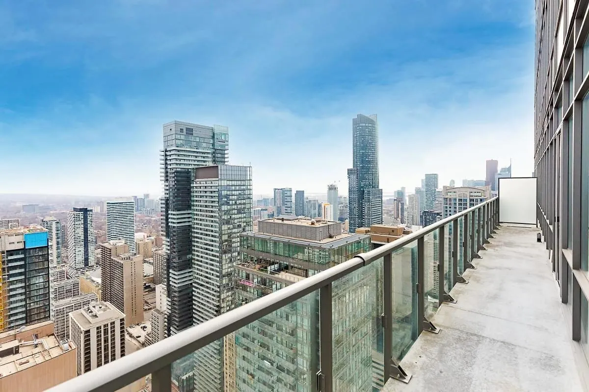 Penthouse Overlooking Dt Toronto Free Parking Canada