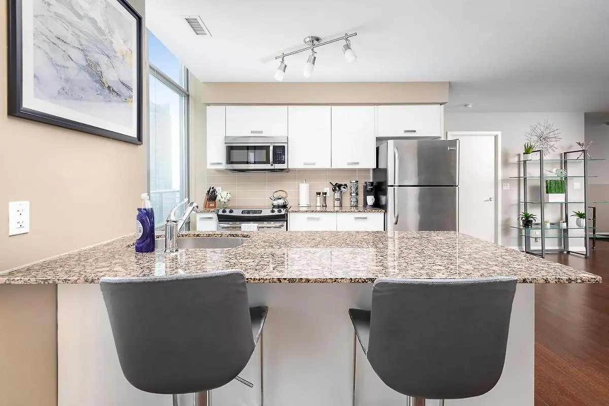 Penthouse Overlooking Dt Toronto Free Parking Canada