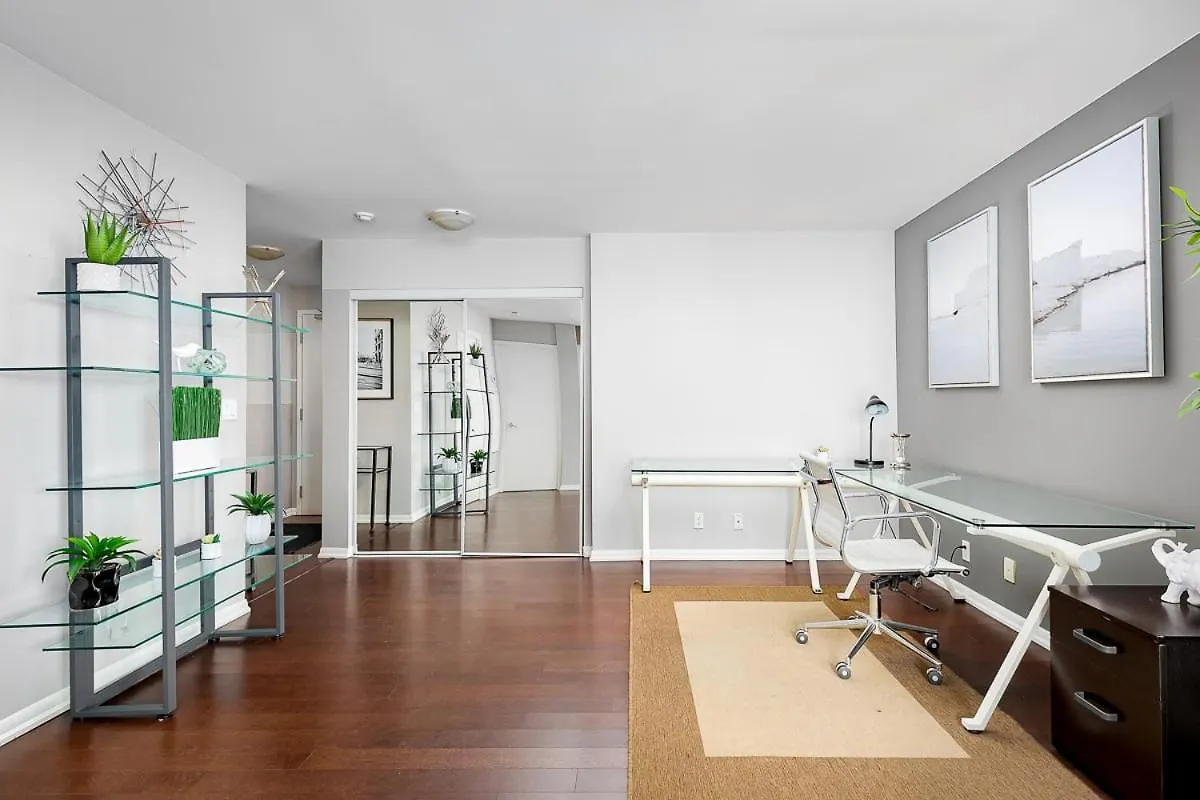 Penthouse Overlooking Dt Toronto Free Parking