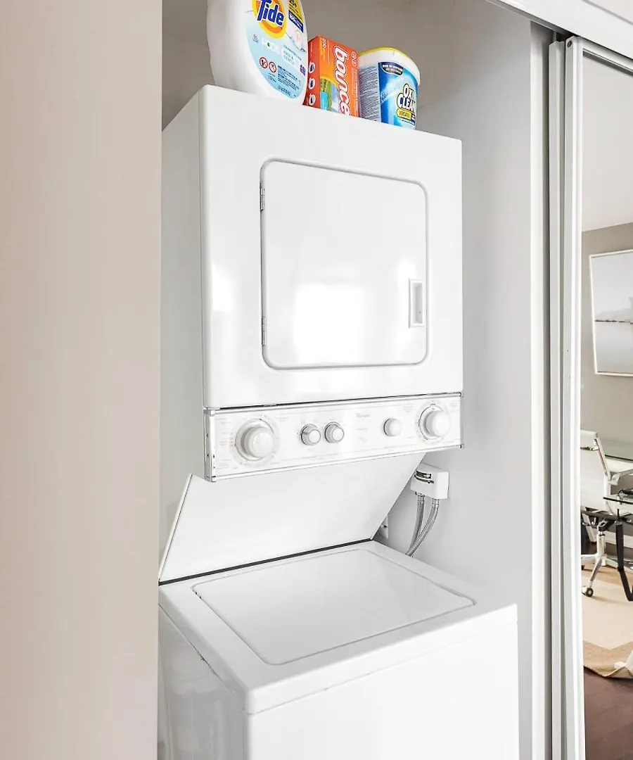 Penthouse Overlooking Dt Toronto Free Parking