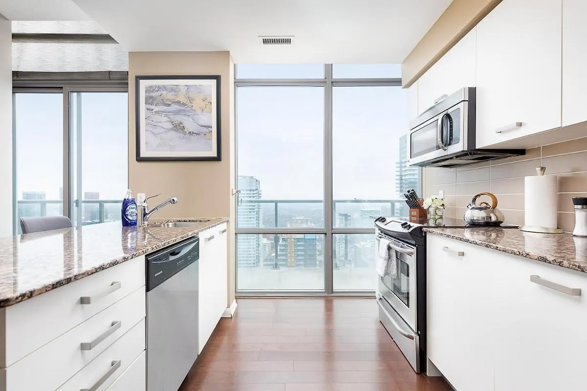 Penthouse Overlooking Dt Toronto Free Parking
