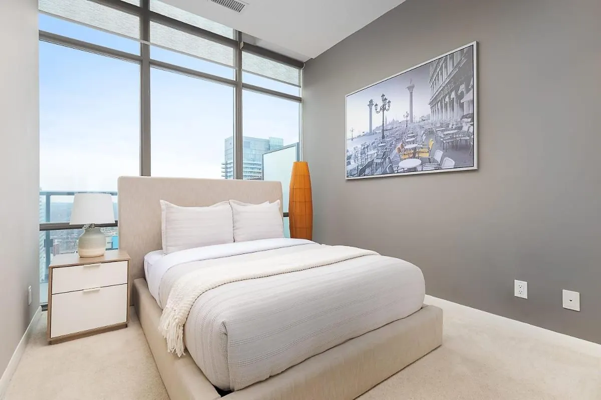 Penthouse Overlooking Dt Toronto Free Parking