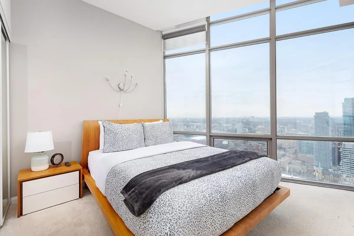 Penthouse Overlooking Dt Toronto Free Parking Apartment