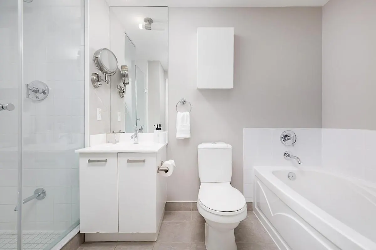 Penthouse Overlooking Dt Toronto Free Parking Canada